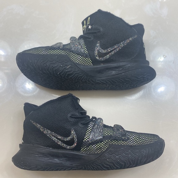 Kyree Irving Basketball Boy Shoe 2 Pair Bundle Size 11c - Picture 7 of 7